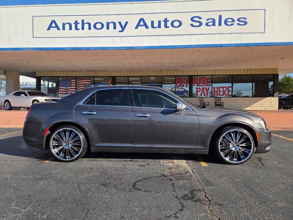 2016 Chrysler 300 C's photo