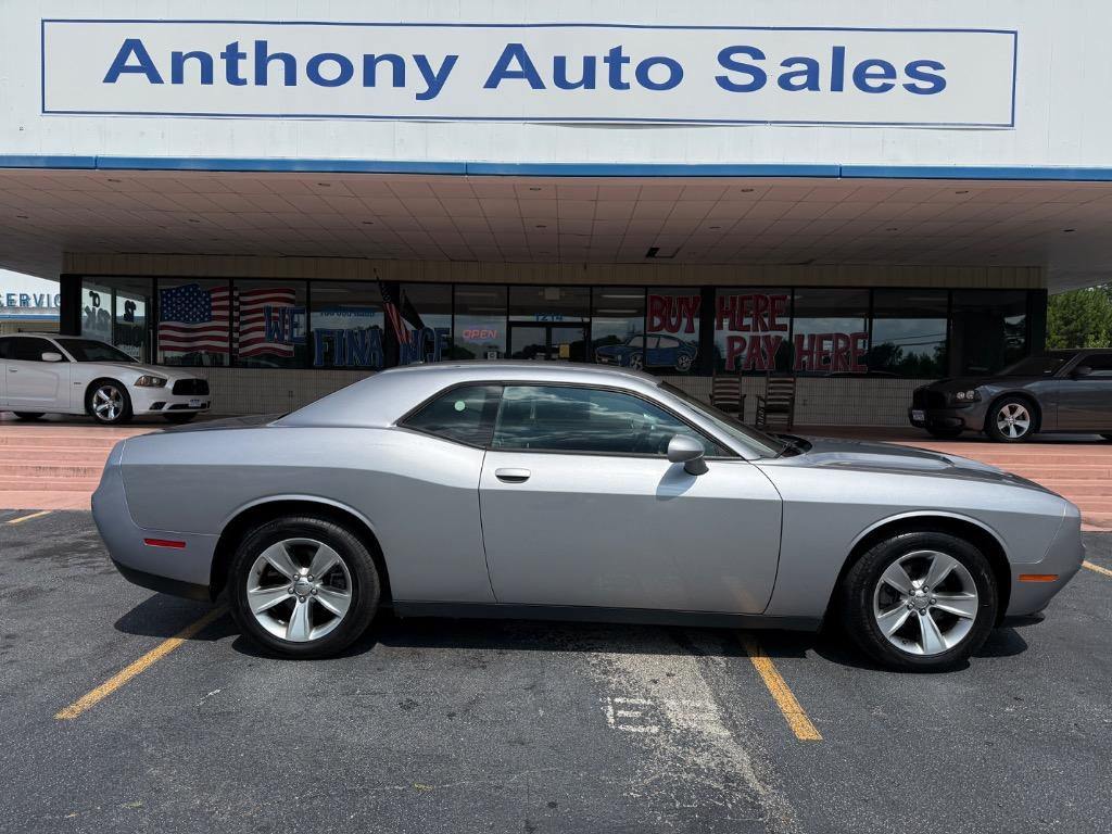 2015 Dodge Challenger SXT's photo